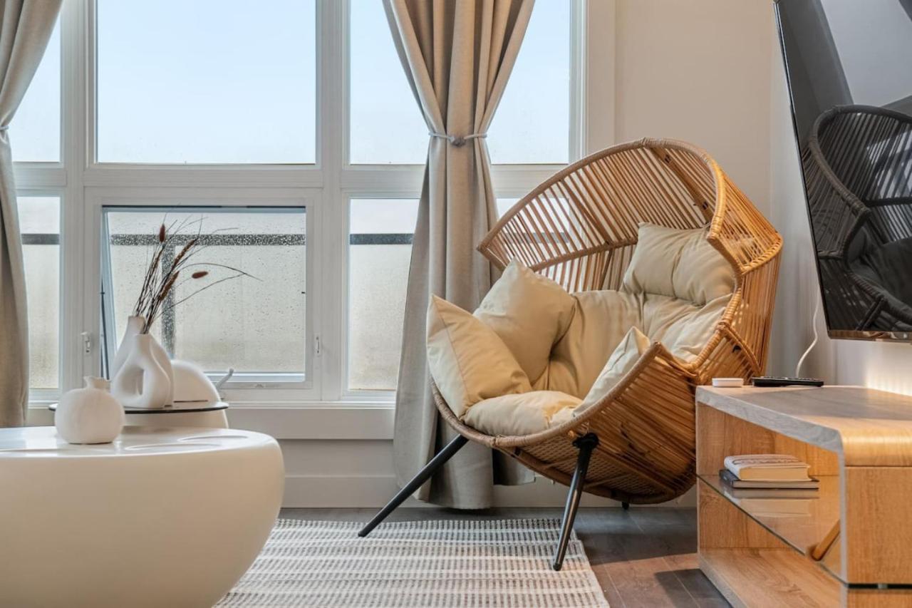 Upscale Penthouse Stay With Mountain & City Views, Free Parking, Bbq Grill, Office Space & More Calgary Exterior photo